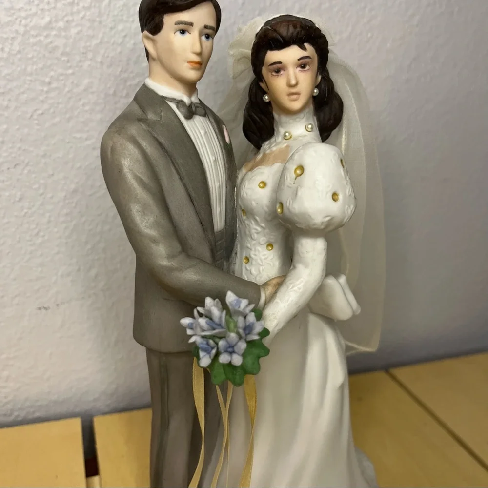 Vintage Roman Wedding Bride Groom Cake Top with Music Box 9 in Porcelain Rare